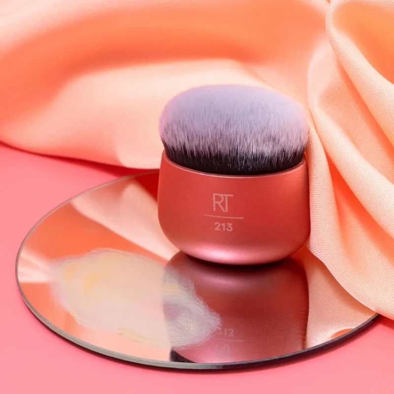Real Techniques foundation blender for liquid makeup