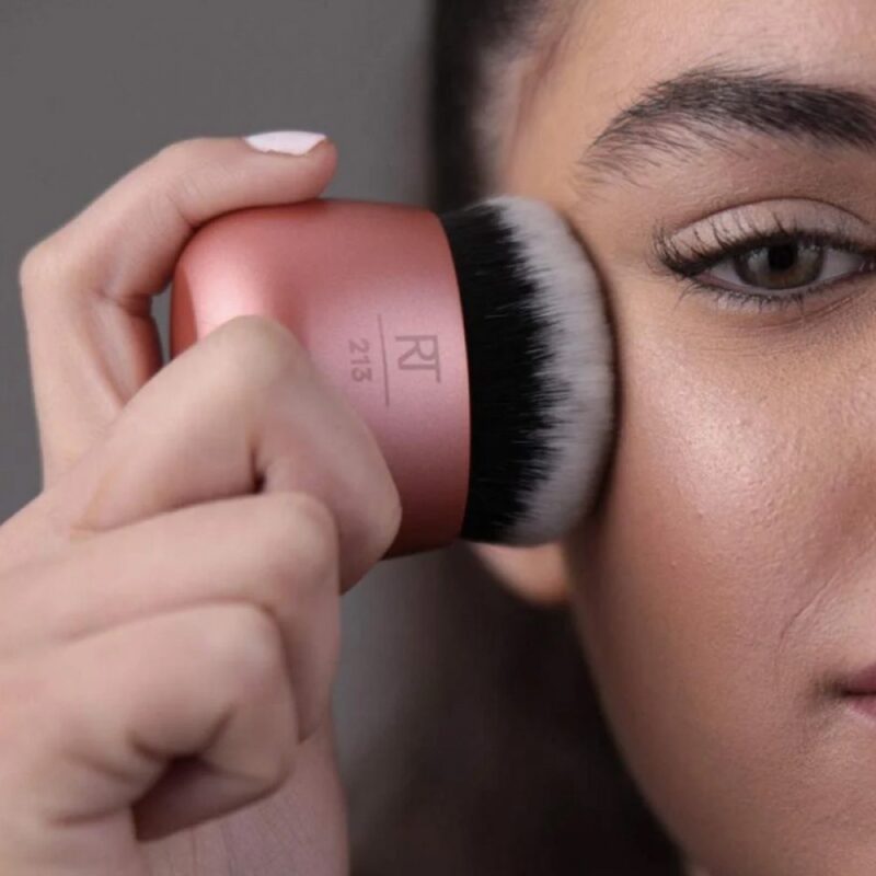 Real Techniques foundation blender for liquid makeup - Image 2