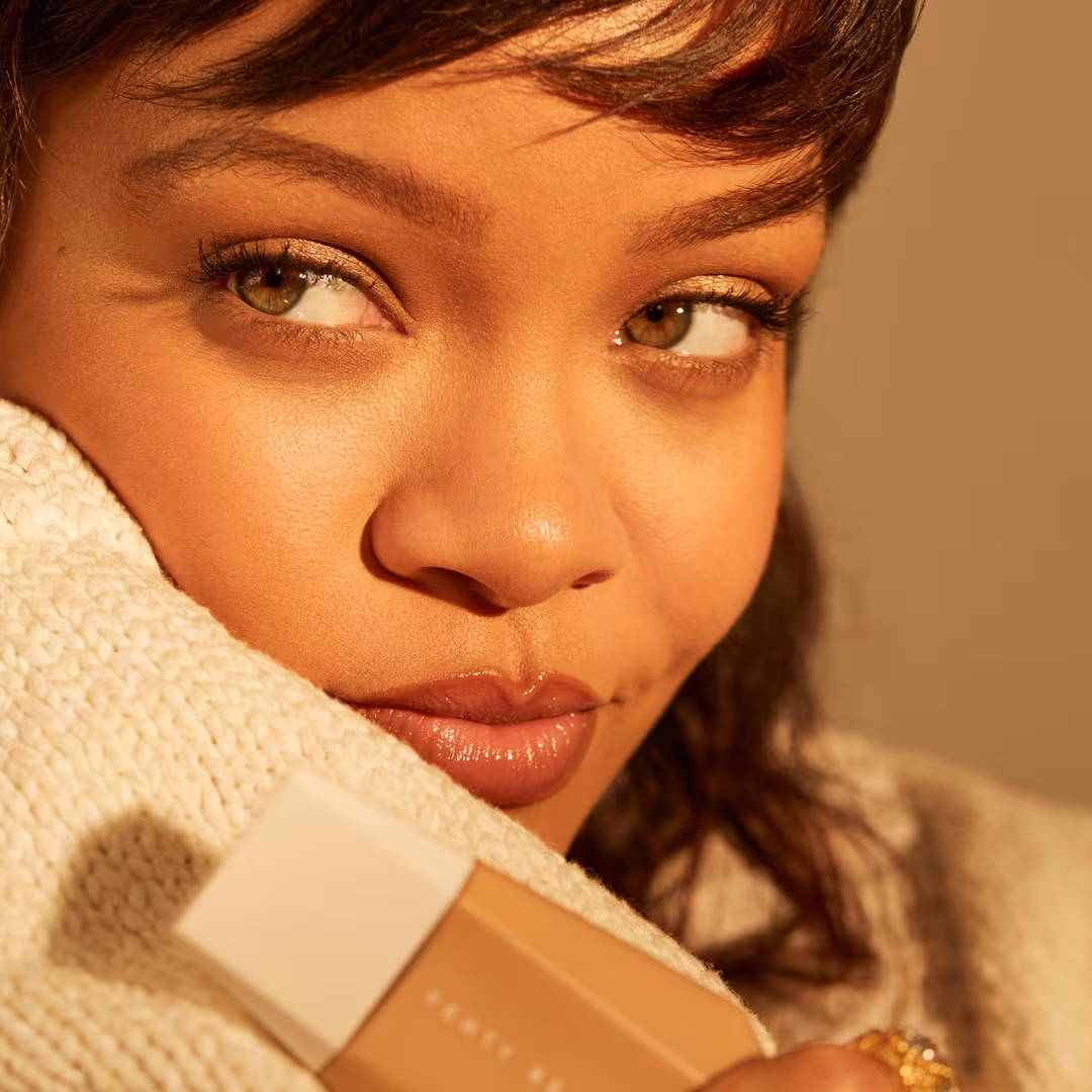 Fenty Beauty Tint Eaze Drop Blurring Skin Tint - Image 5