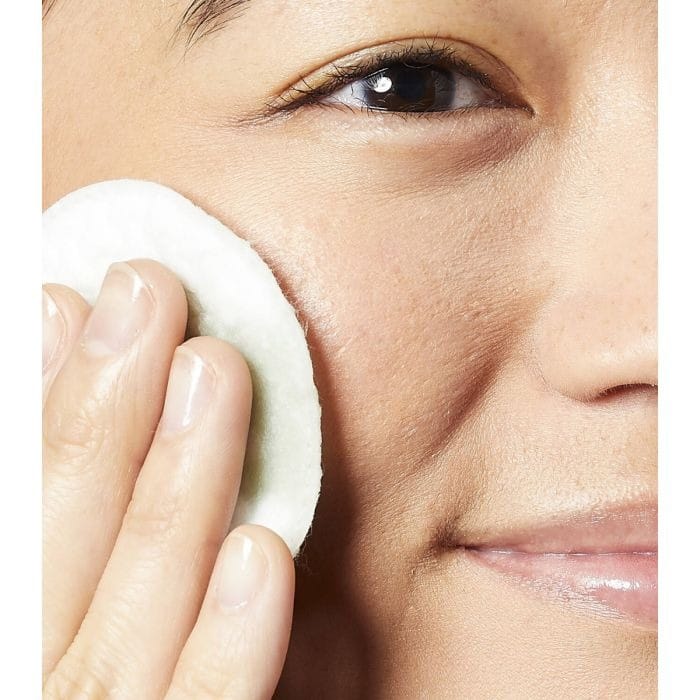 Kiehl’s Cucumber Herbal Alcohol-Free Toner- (250ml) - Image 3