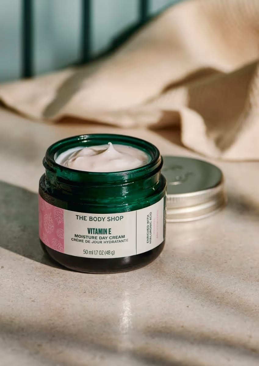 THE BODY SHOP Vitamin E Moisture Day Cream - (50ml) - Image 2