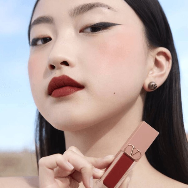 Valentino 2 In 1 Lip And Blush Soft Matte Color - 111A Undressed Velvet - Image 4