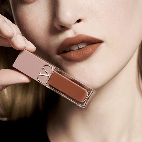 Valentino 2 In 1 Lip And Blush Soft Matte Color - 111A Undressed Velvet - Image 5