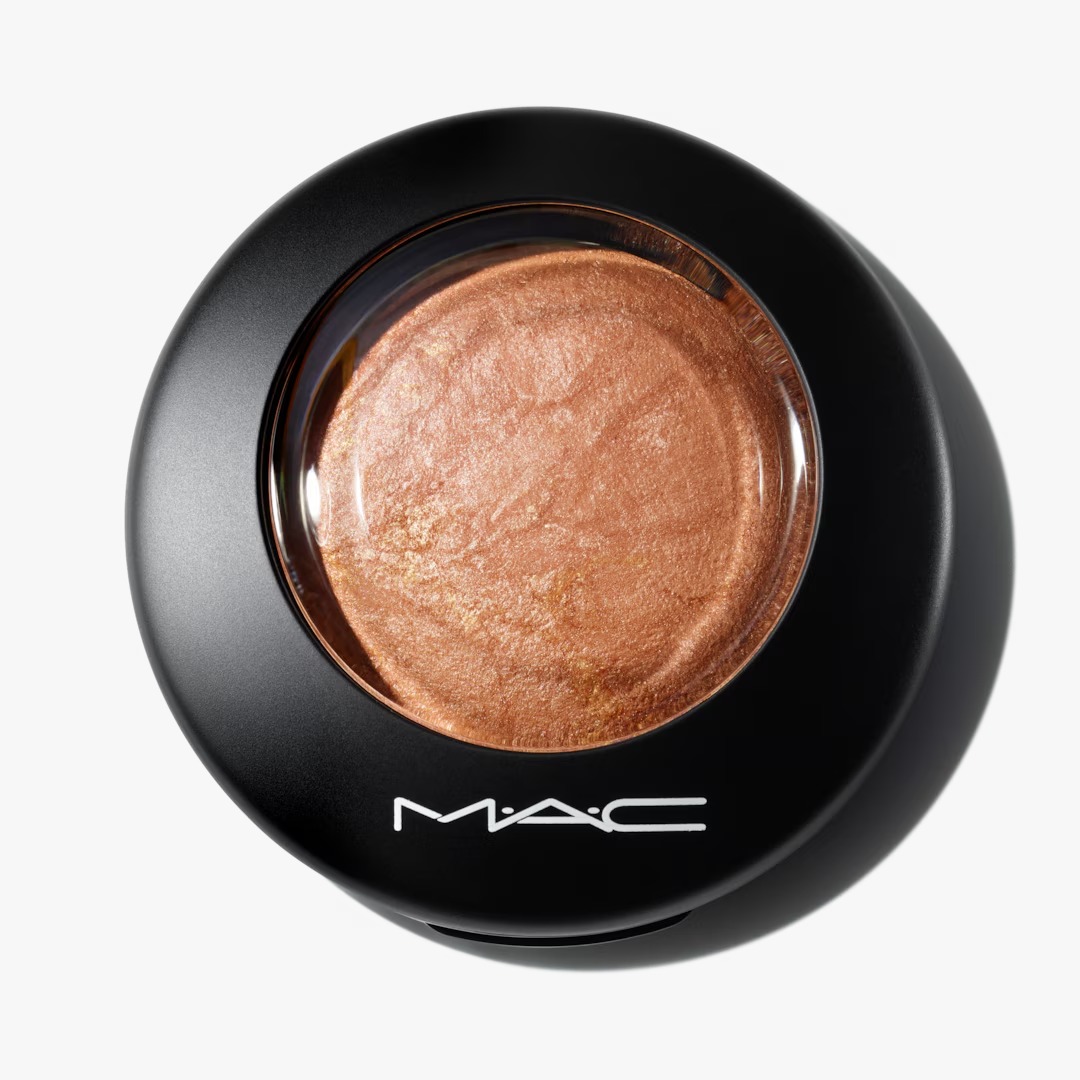 MAC Mineralize Skinfinish Highlighter – Global Glow (10g) - Image 4