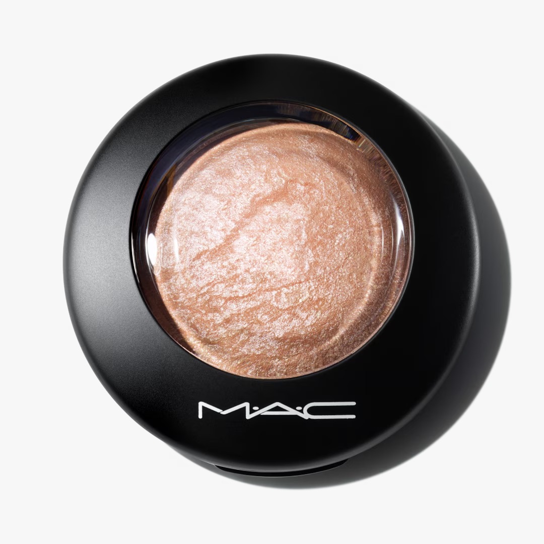 MAC Mineralize Skinfinish Highlighter – Soft & Gentle (10g) - Image 4