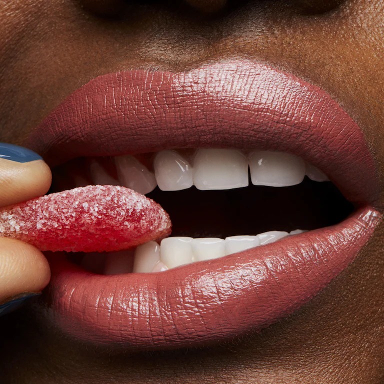 MAC Amplified Creme Lipstick – Smoked Almond (3g) - Image 5