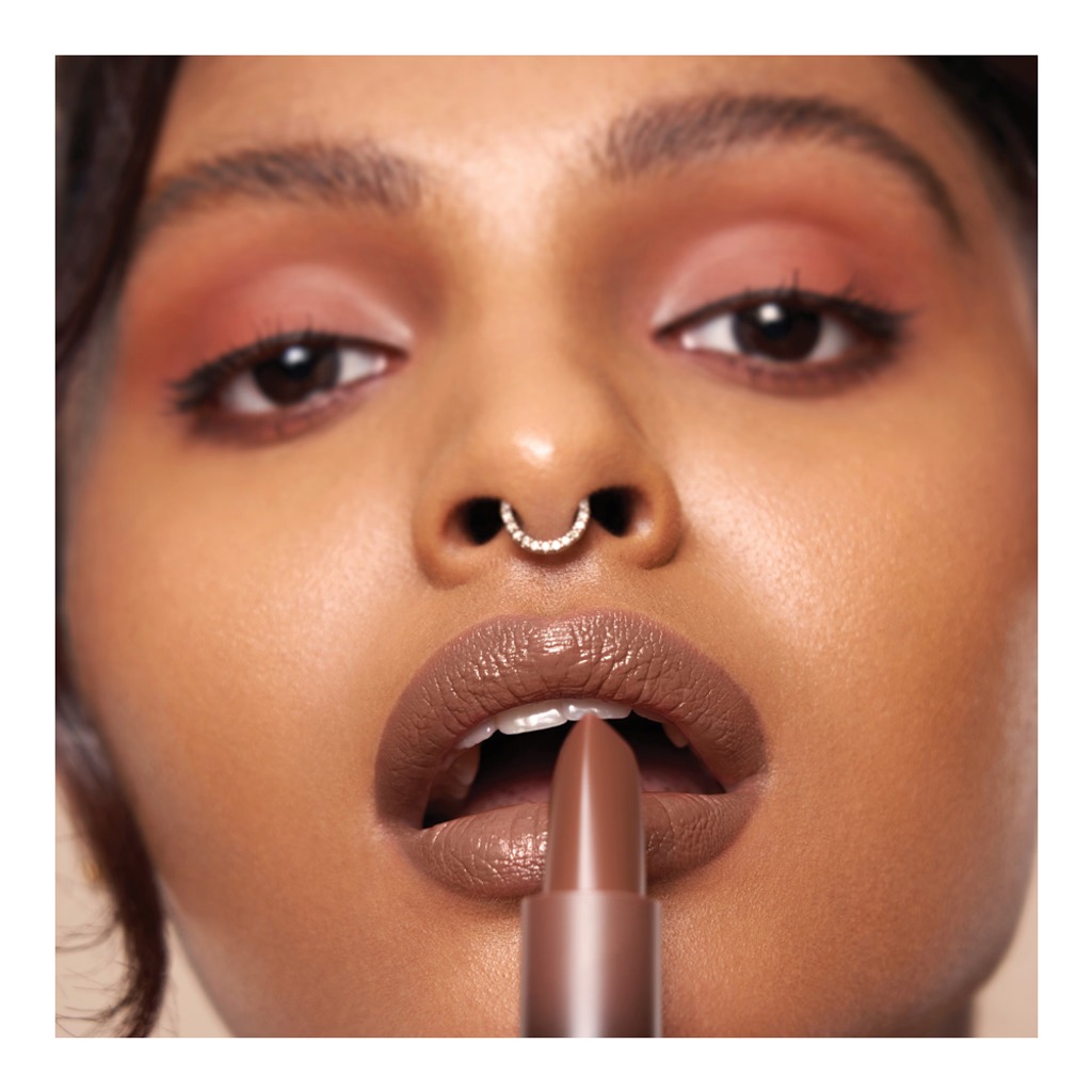 Huda Beauty Matte Lipstick – Goal Digger (Broken) - Image 4